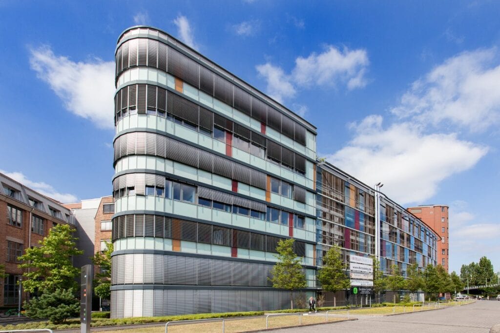 Treuhaus Immobilie Frankfurt: Solmsstraße 2-22, Außenansicht